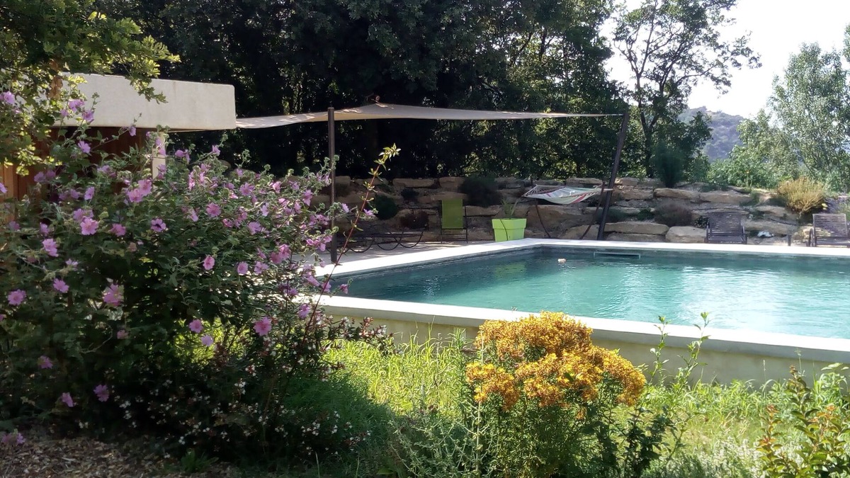 Malaucene Cottage | Charming B & B in the farm of the red bridge in Malaucène