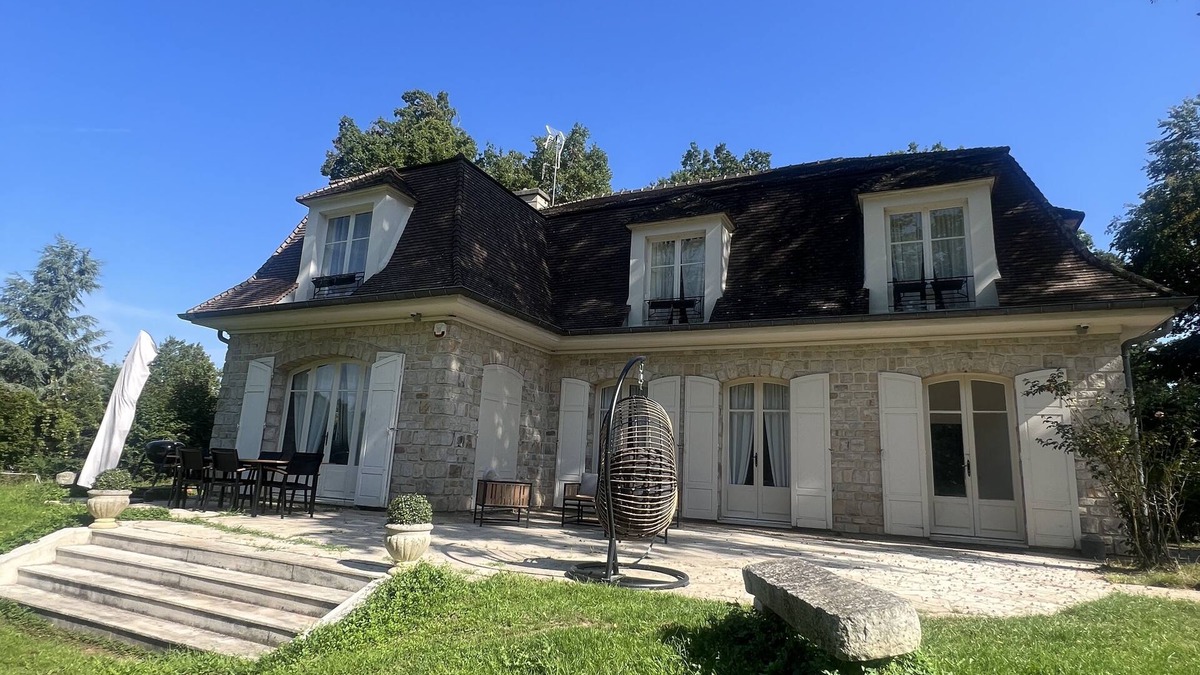 Barbizon Villa | Charming Barbizon Villa
