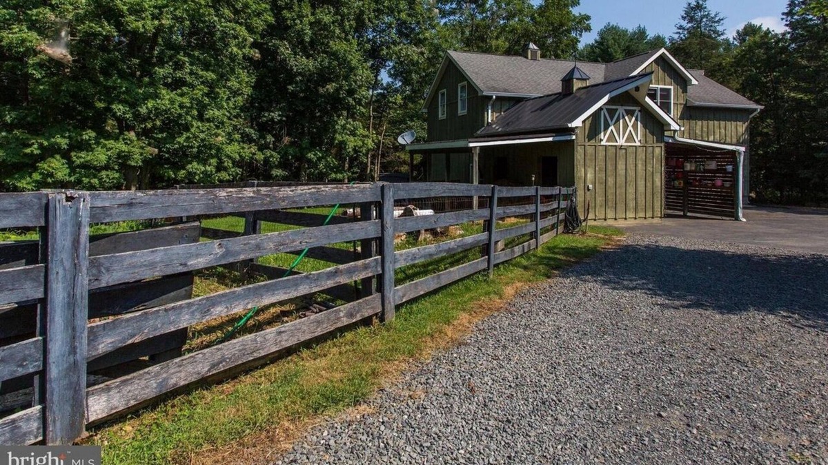 Lakeview House | Charming Barn House