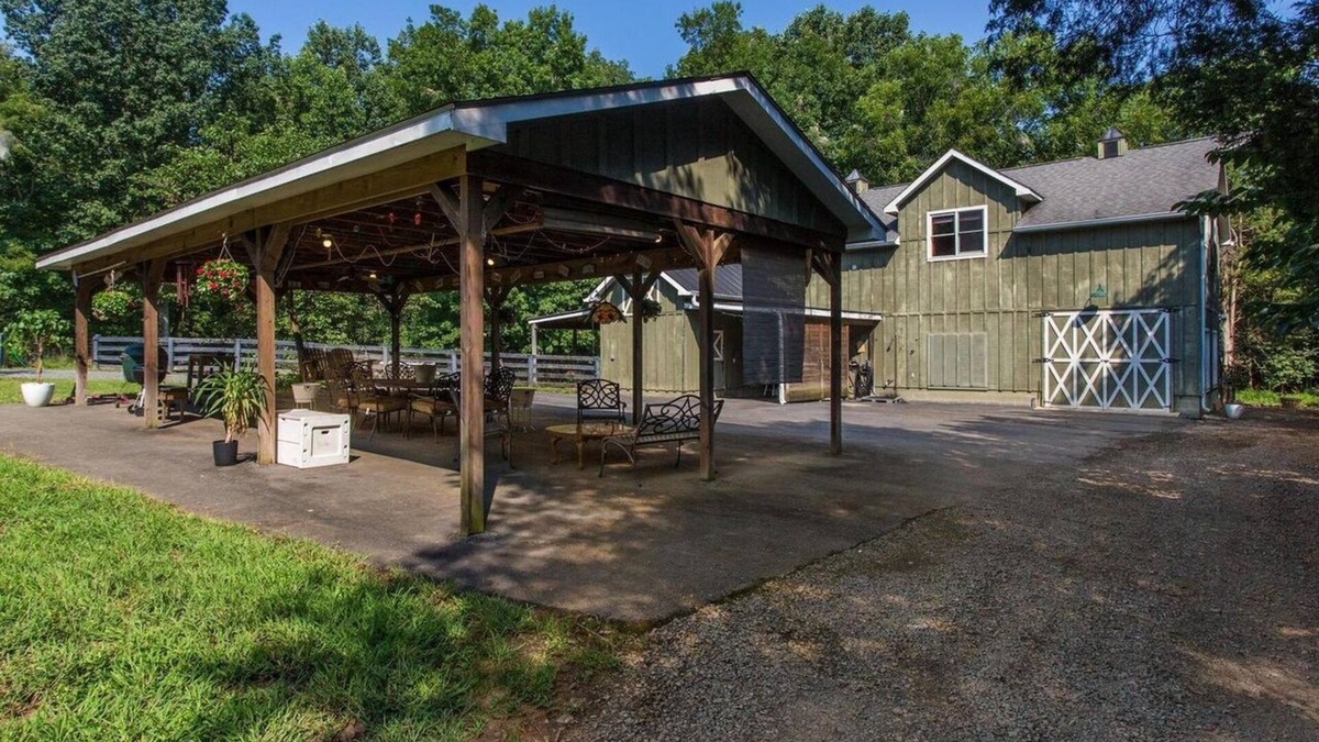 Lakeview House | Charming Barn House