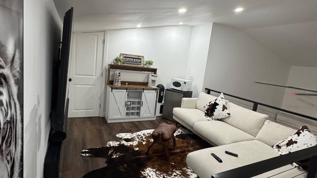 North Fort Myers House | Charming barn in adorable North Fort Myers with AC, WiFi