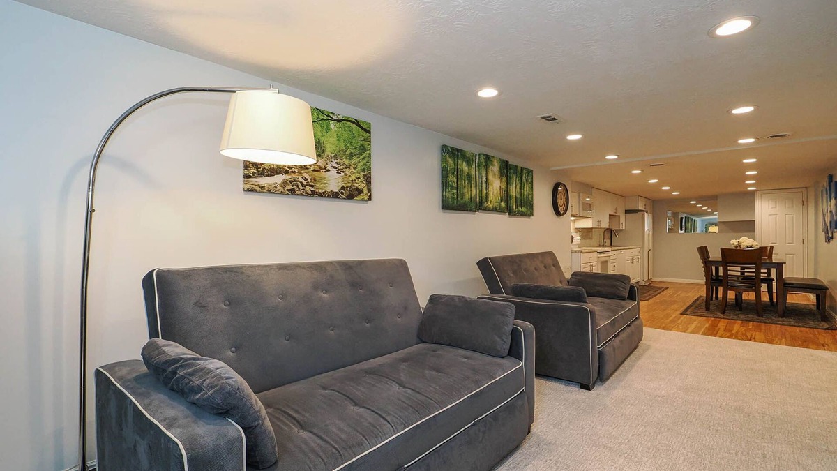 Murray Apartment | Charming basement apartment in ideal/central location