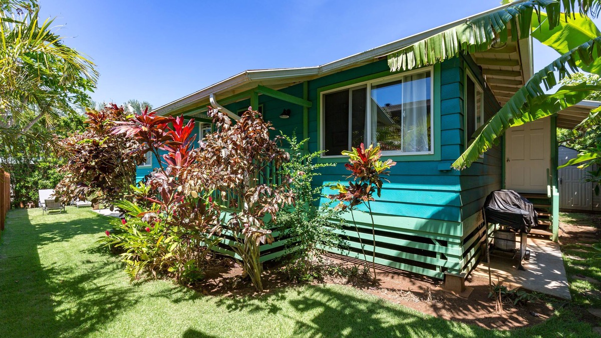 Kuau Cottage | Charming Beach Cottage by Mama's Beach