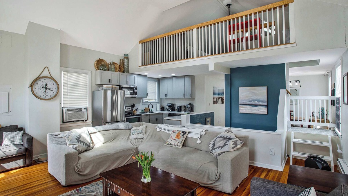North Beach Apartment | Charming Beach House Top Floor - Walk Everywhere!