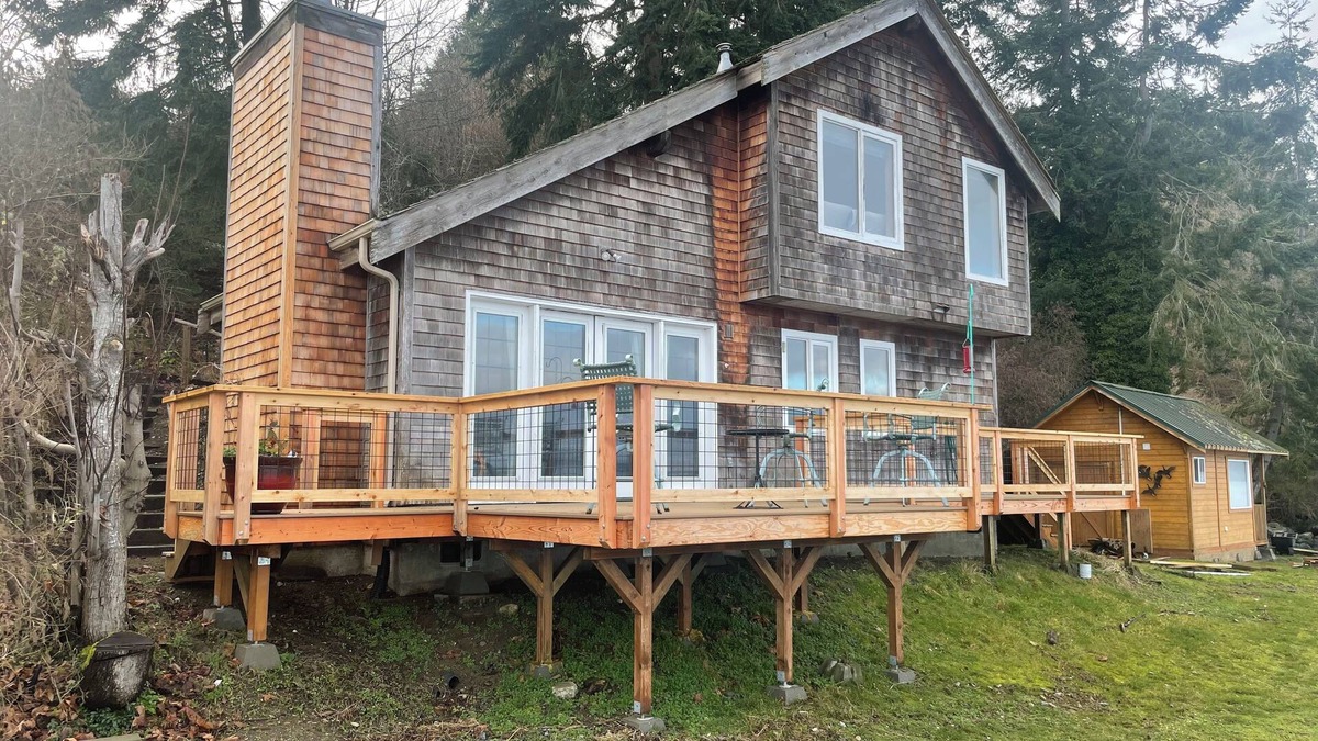 Langley Cottage | Charming beachfront 1-bedroom cottage near Langley, Whidbey Island Washington.