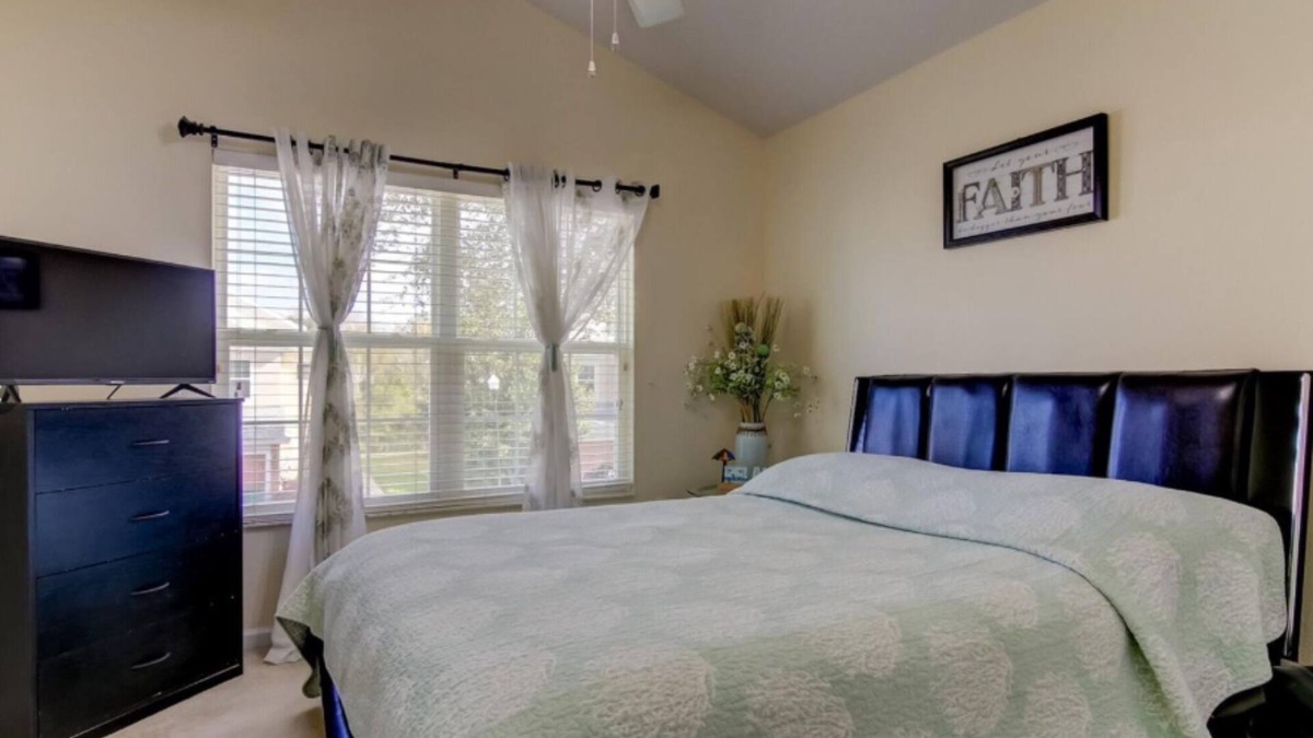 Wesley Chapel House | Charming Bedroom in the Heart of Wesley Chapel