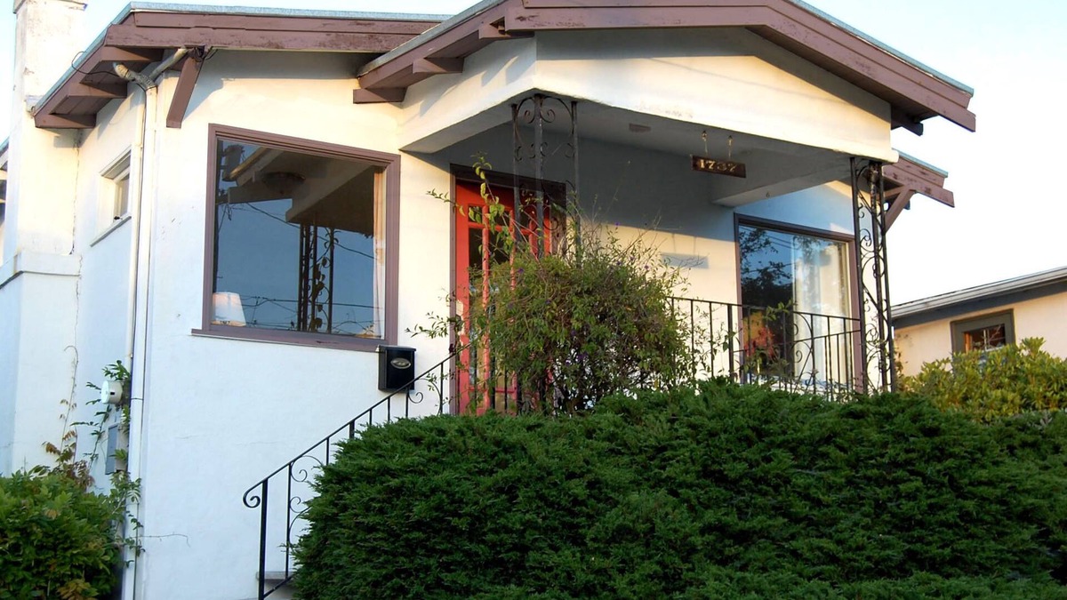 Northwest Berkeley Cottage | Charming Berkeley Craftsman Cottage