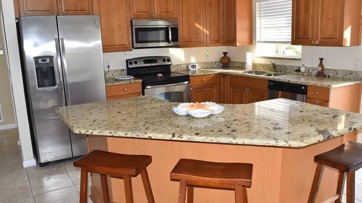 Mid Island House | Charming big home in fabulous Ft Myers Beach and a very short walk to the beach.