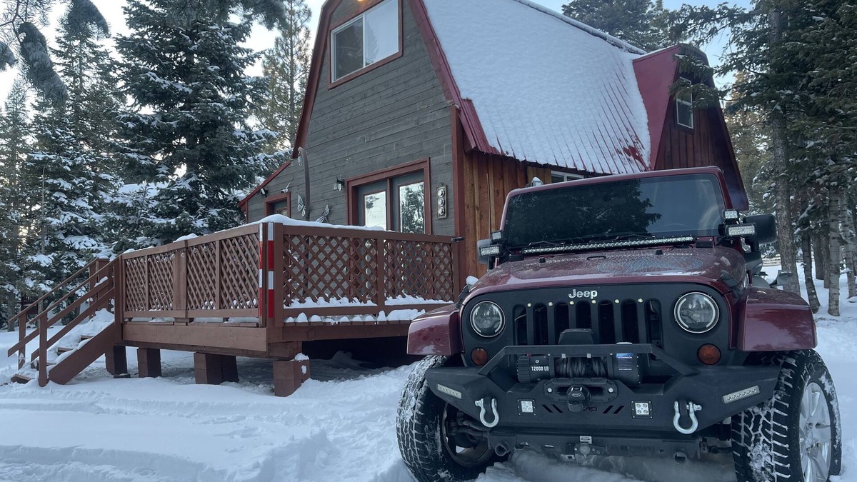 Meadow View Heights Cabin | Charming Blue Farmhouse Cabin