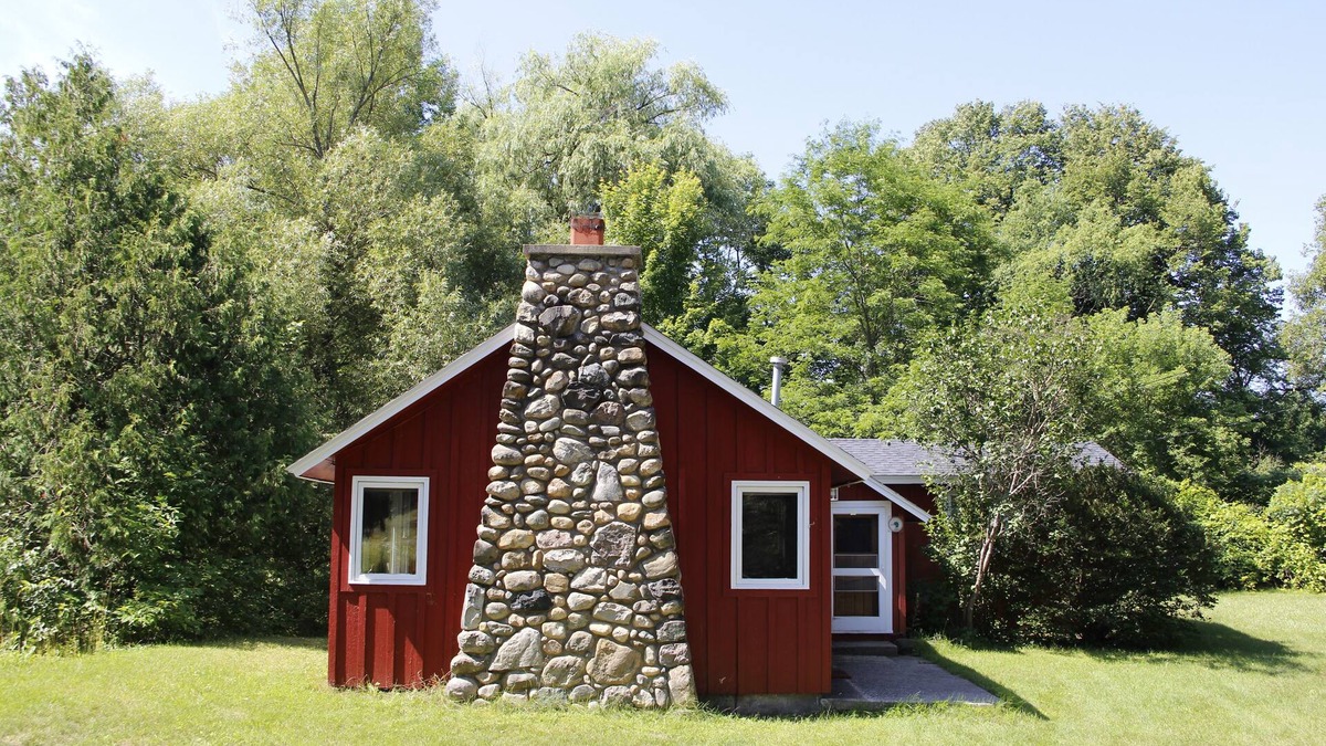 Mayfield Cabin | Charming Boardman Riverfront Cabin 2 Bedroom 1 bath