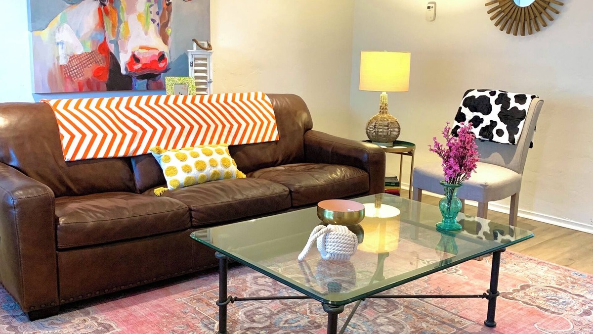 Modesto House | Charming Bright Home Near Dr Hospital & Shopping - Extra Comfy Beds and Couch