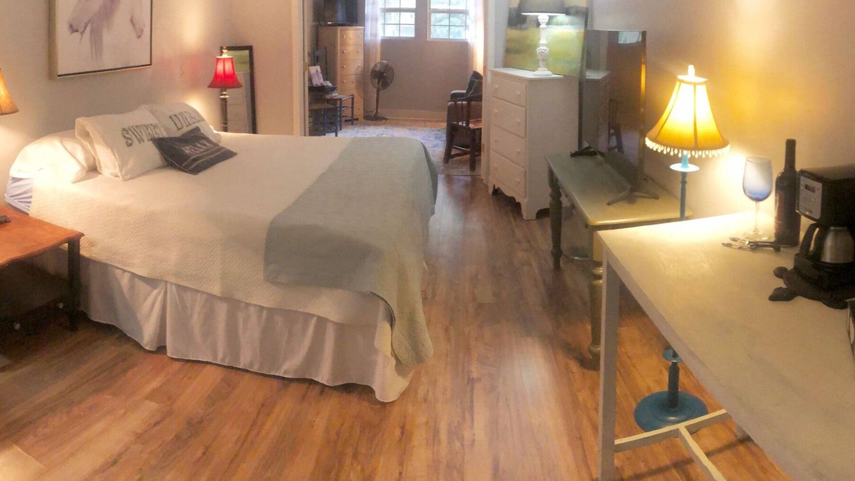 St. Simons Island House | Charming Bungalow suite in Peaceful Sea Palms