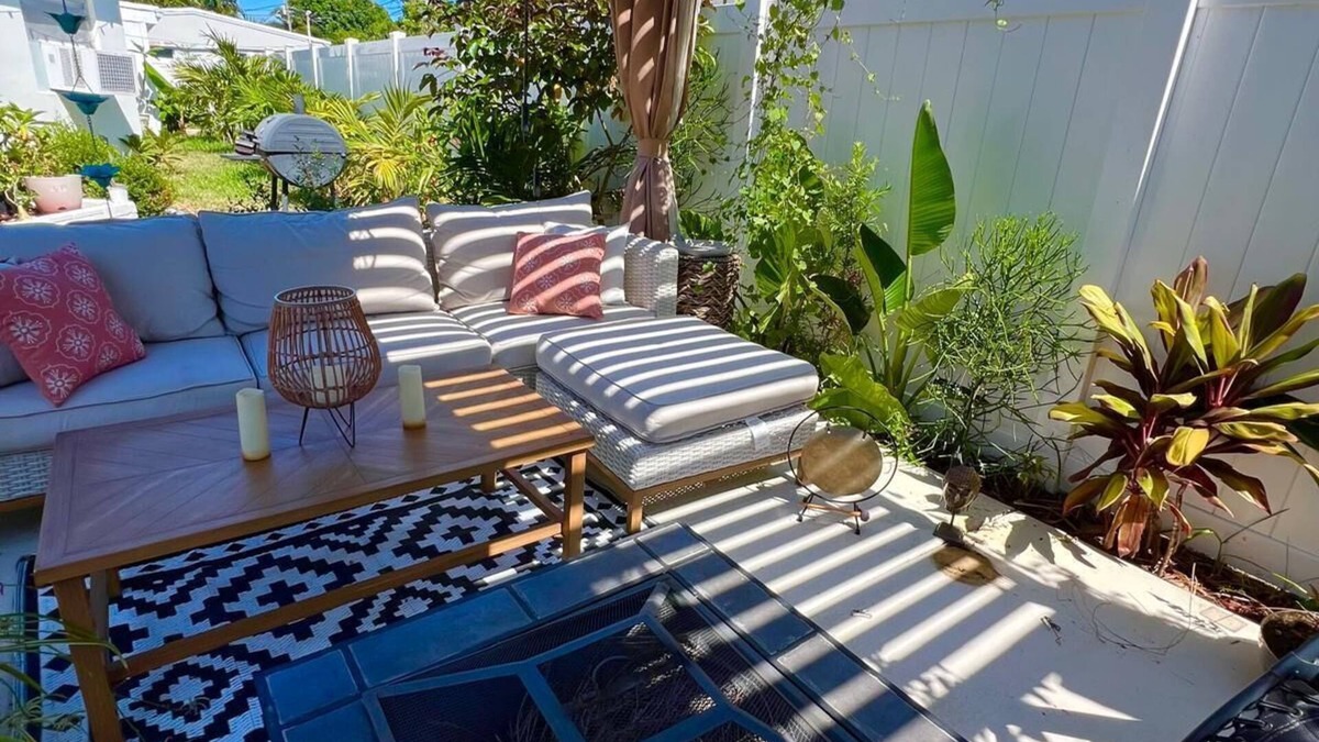 North Andrews Gardens House | Charming bungalow in serene Fort Lauderdale with private entrance and parking