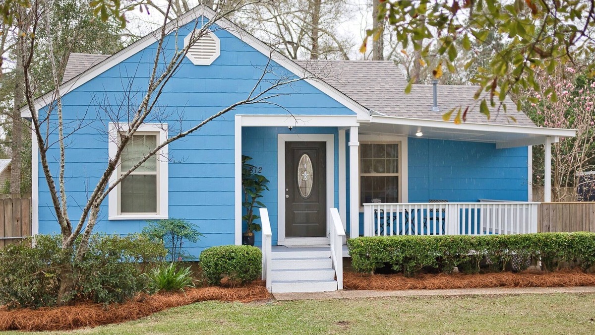 Laurel House | Charming Bungalow in Historic Laurel, Pet Friendly