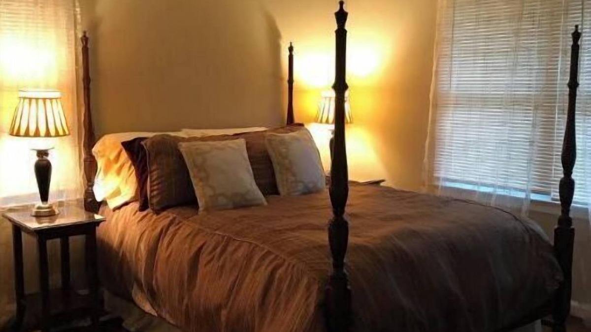 Buford Highway House | Charming bungalow in quiet neighborhood inside 285