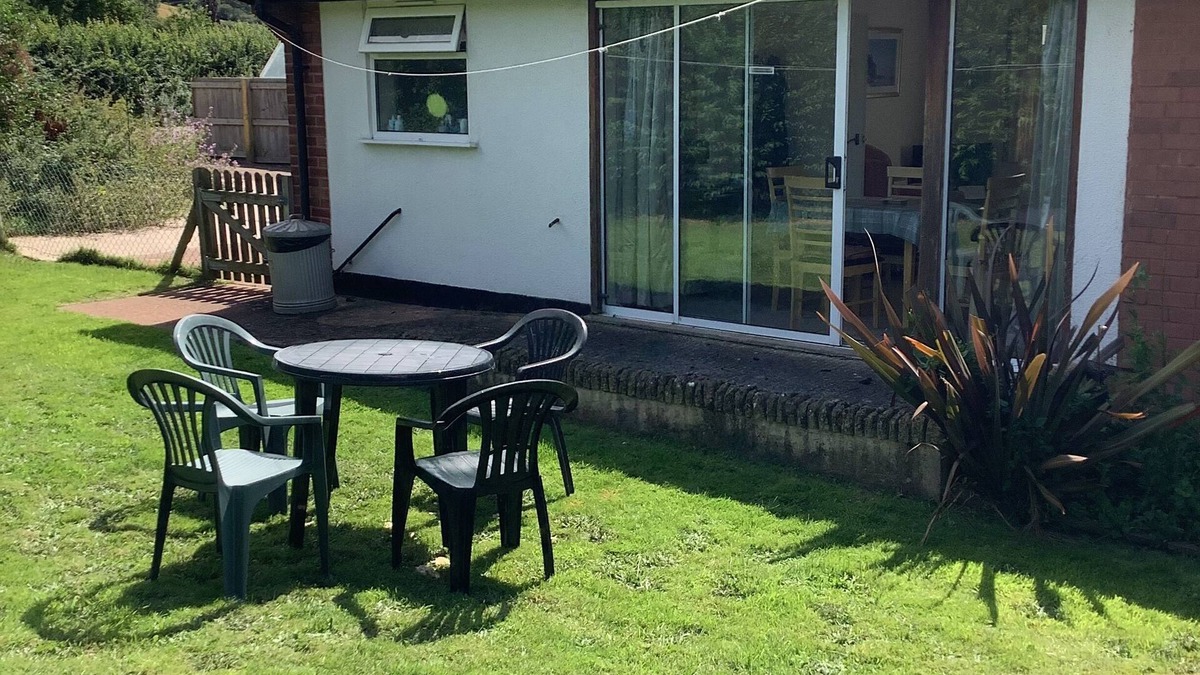 Watchet House | Charming Bungalow , much upgraded Near a beach ,farm shop and steam railway