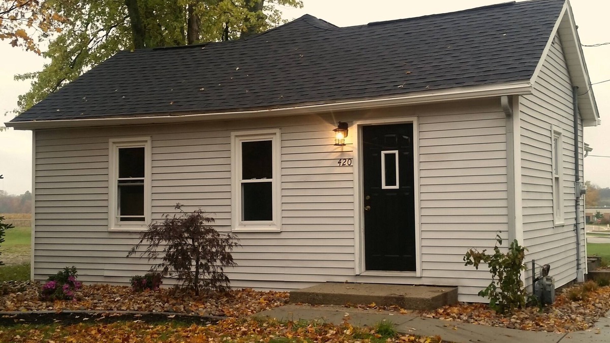 Fennville House | Charming Bungalow On Top Of The Hill ~ Close To Lake Michigan Beaches!
