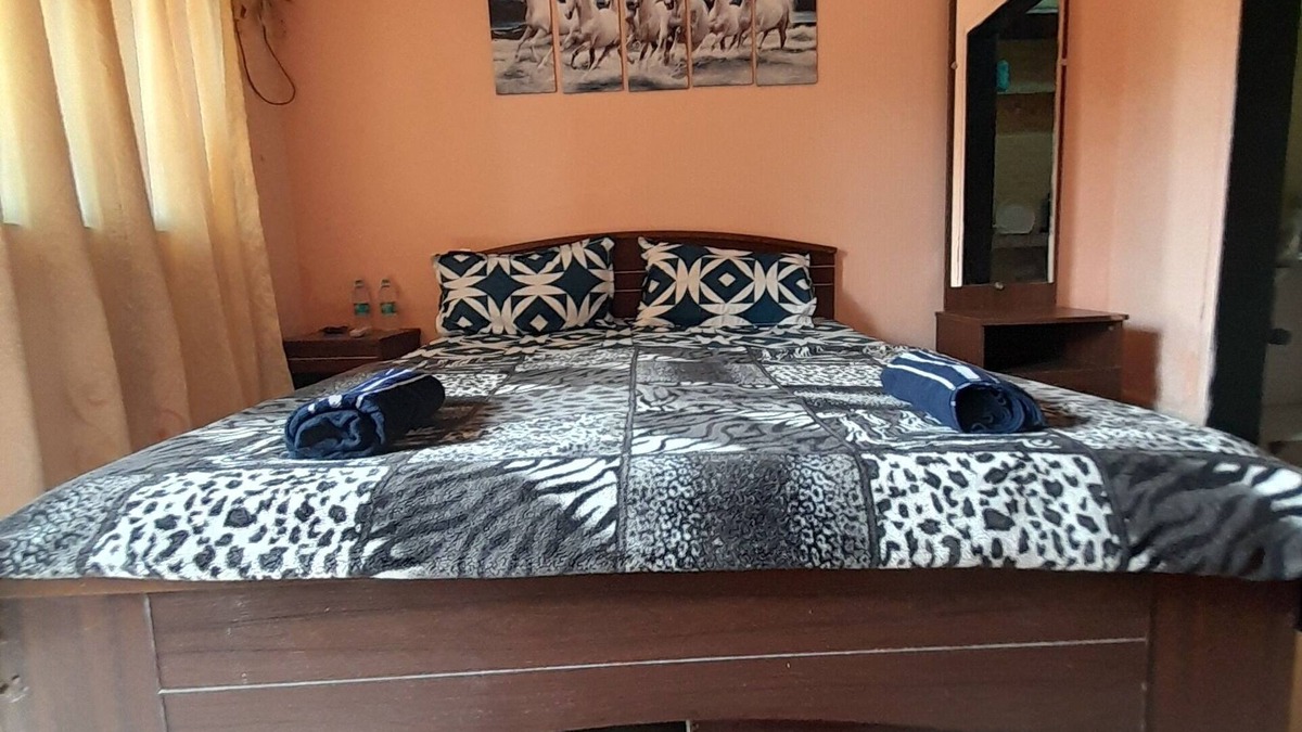 Holy Cross Colony House | Charming bungalow with AC and WiFi in beautiful Dabolim