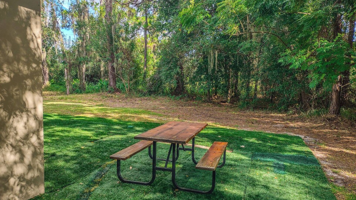 Sebring House | Charming bungalow with WiFi, AC