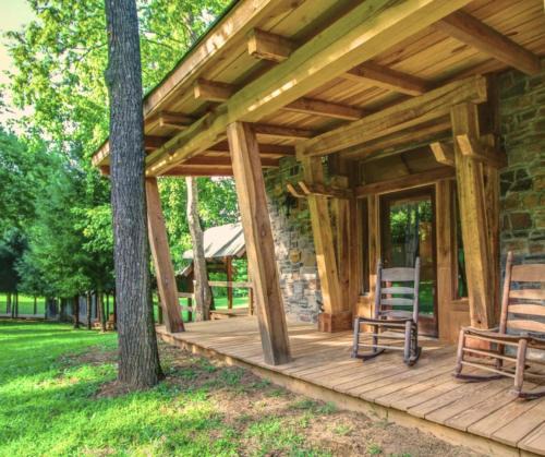 Franklin Apartment | Charming Bunkhouse at Dark Horse Estate