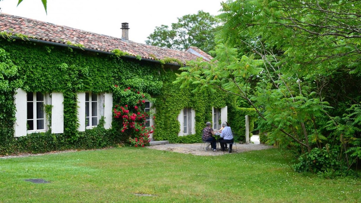 Lignieres-Sonneville Cottage | Charming Cottage in Cognac Vineyards with Pool, Fireplace & Enclosed Garden