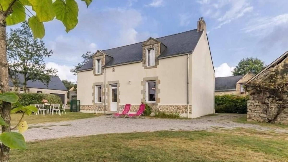 Saint-Andre-des-Eaux Cottage | Charming Cottage Near Brière, Close to Pornichet Beach, Spacious Garden, Ideal for Families