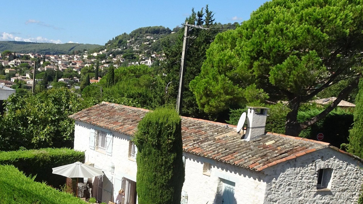 Saint-Paul-de-Vence House | charming cottage with private tennis court
