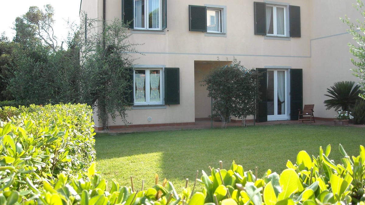 Quercianella House | Charming cottage 100mt from the sea, quiet area.