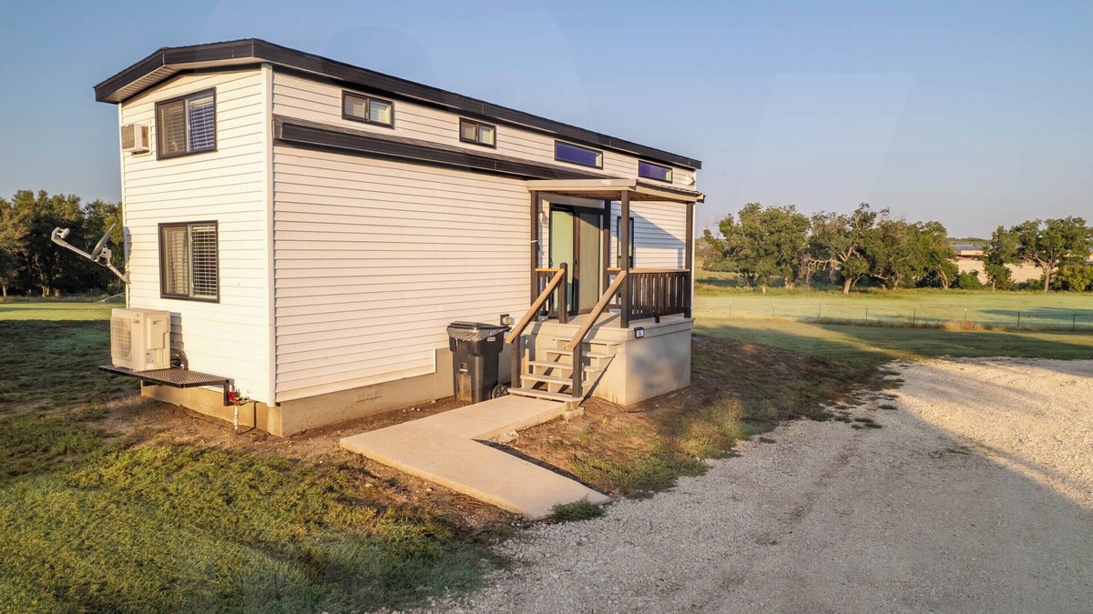 Hamilton Cabin | Charming cabin 14 in Hamilton with AC - perfect for a cozy getaway