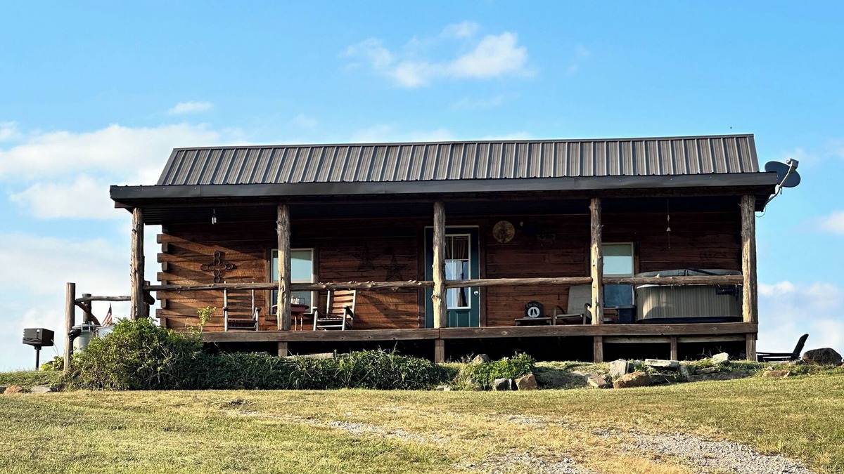 Hardin County Cabin | Charming cabin near Garden of the Gods