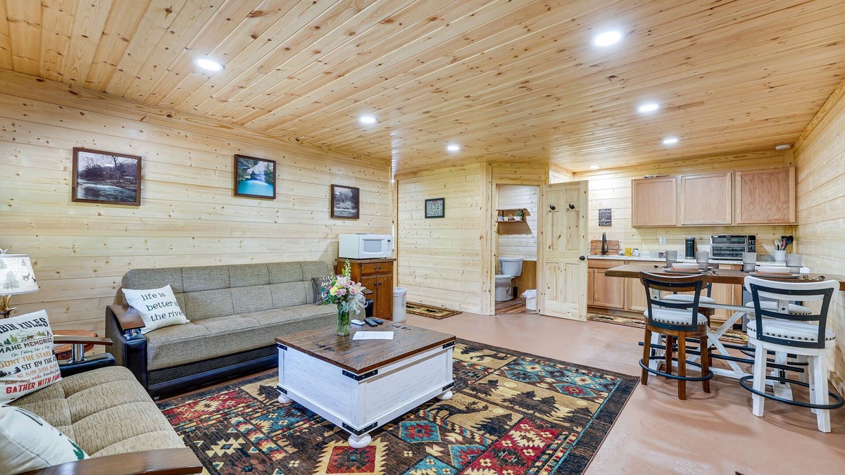 Eagle Rock Apartment | Charming Cabin Near Roaring River State Park!