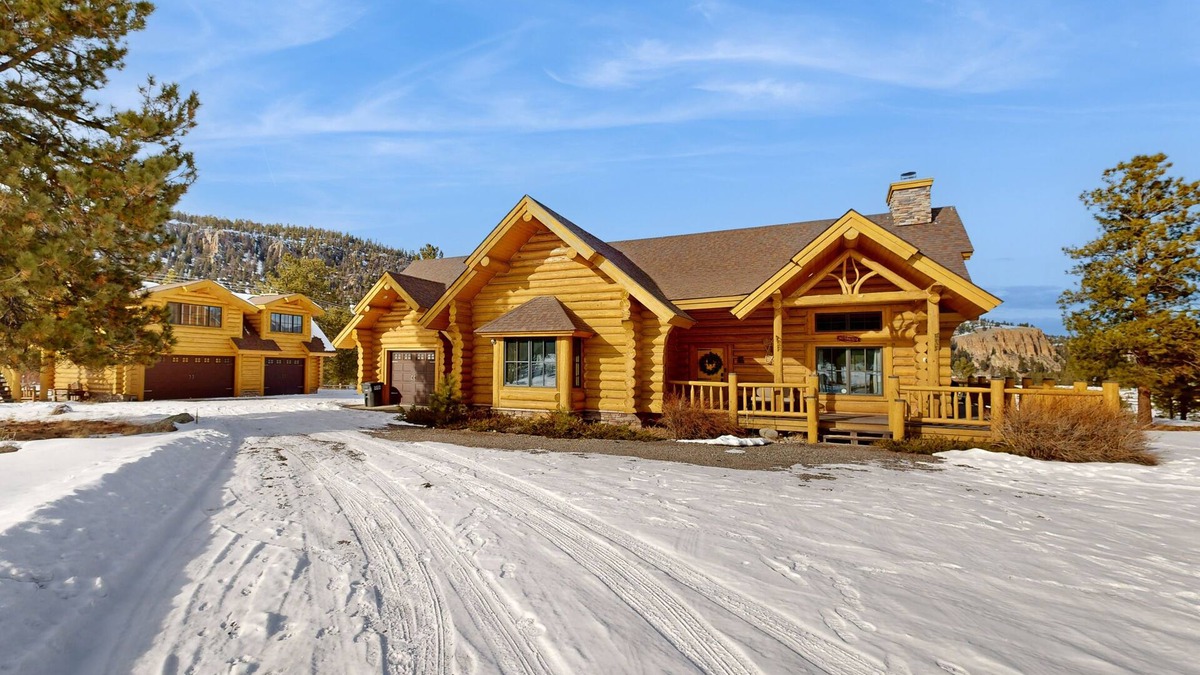South Fork House | Charming cabin surrounded by trees with deck, grill, fireplace, games, & W/D