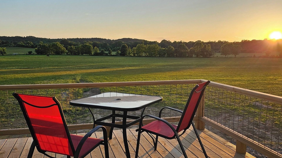 Graham Cabin | Charming cabin with amazing views located on Toontucky Farms