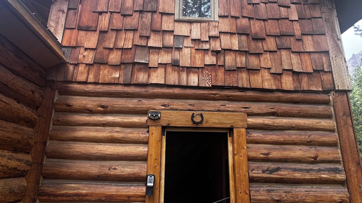 Silver Gate Cabin | Charming cabin with WiFi in Silver Gate/Cooke City
