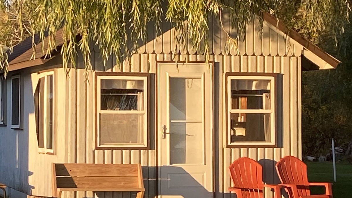 West Branch Cabin | Charming Cabin with Beach Access, Kayaks, and Playful Activities for All