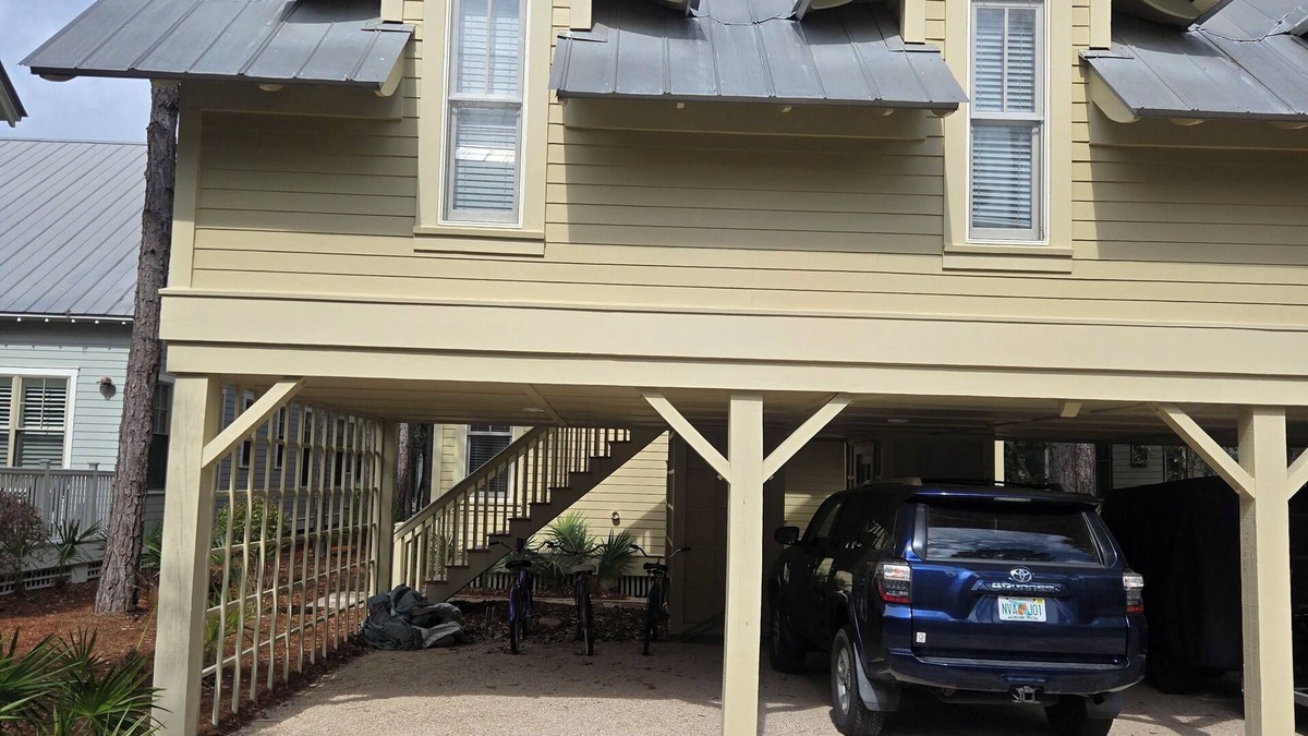 Cottage District Cottage | Charming carriage house in marvelous Watercolor.