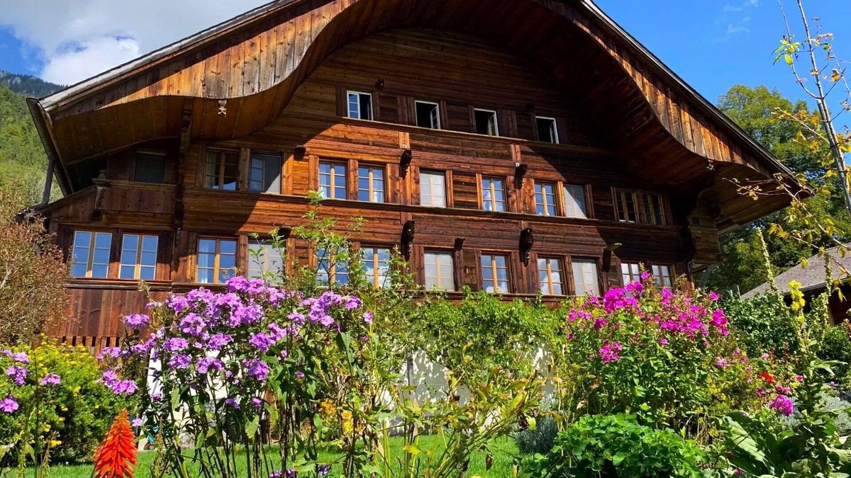 Latterbach Cabin | Charming 2-bedroom Lodge in serene Simmental in Bernese Oberland, Switzerland