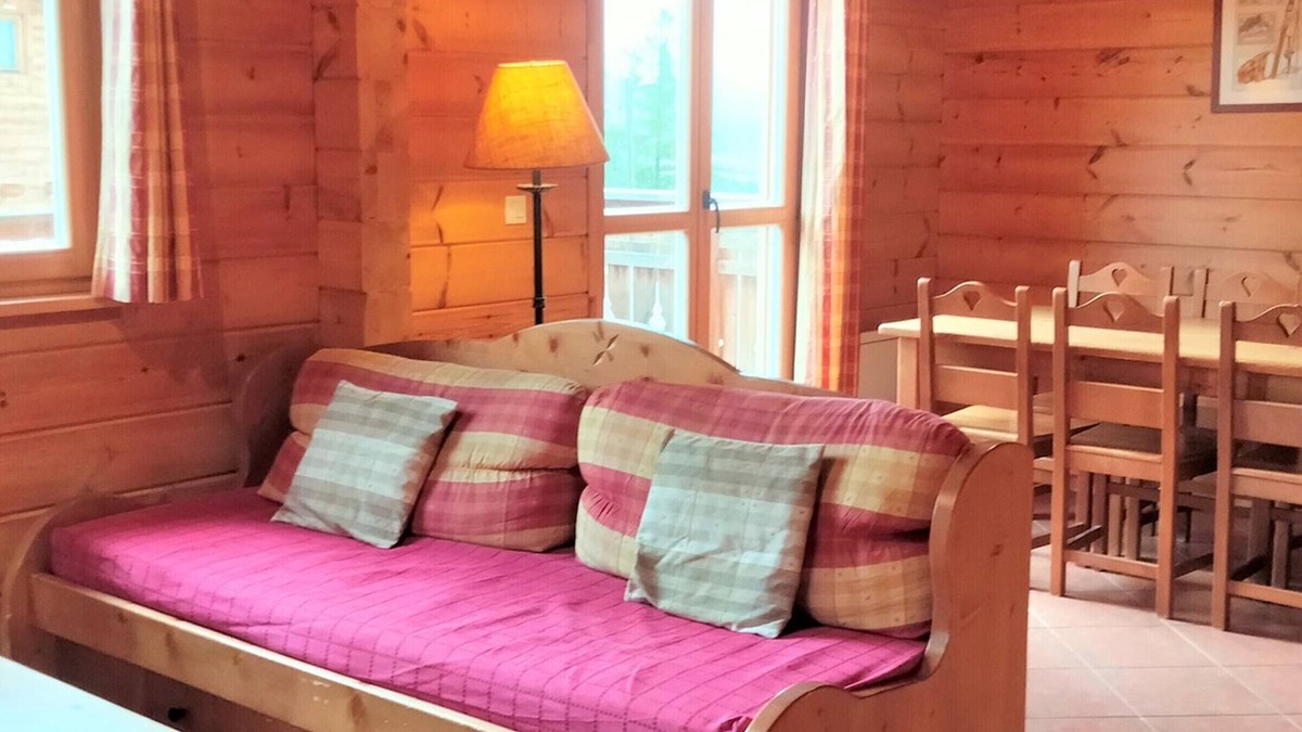 Le Devoluy Ski Chalet | Charming Chalet for 6 with Pool Access, Near Ski Slopes