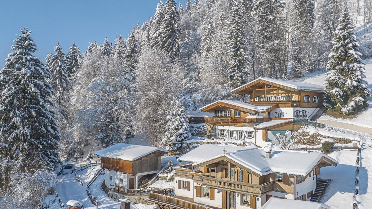 Kitzbuehel Ski Chalet | Charming chalet with wellness near the ski lift