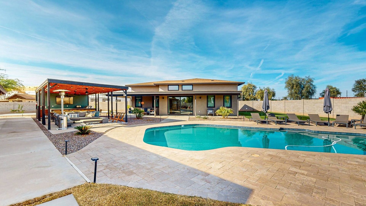 Las Casitas del Sur House | Charming Chandler retreat with pool, guest house & fun!