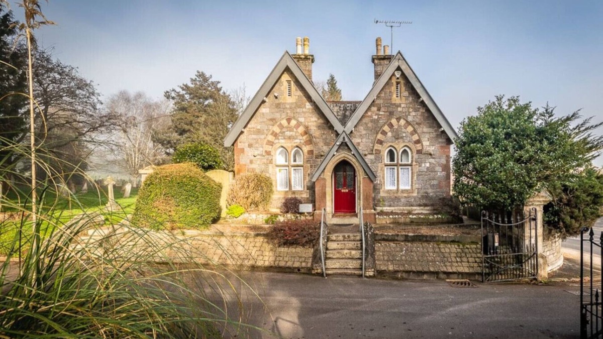 Exeter Apartment | Charming character lodge in cemetery grounds
