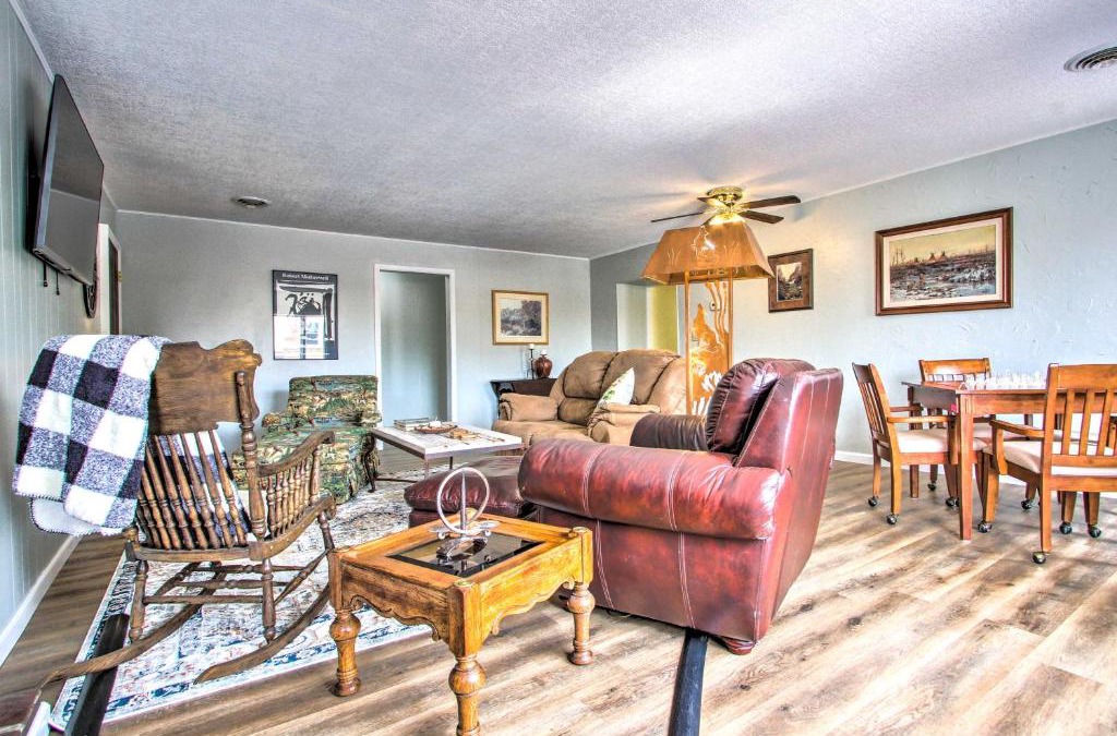 Bynum Apartment | Charming Choteau Apartment Central Location!