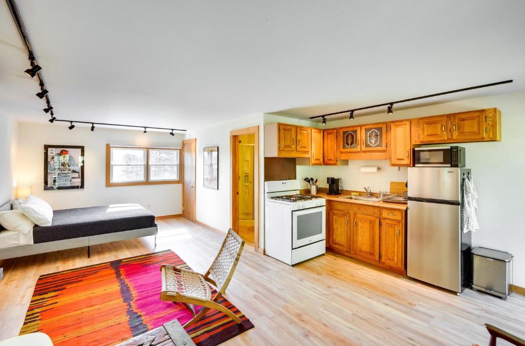 Hollowville Apartment | Charming Claverack Retreat with Serene Deck!