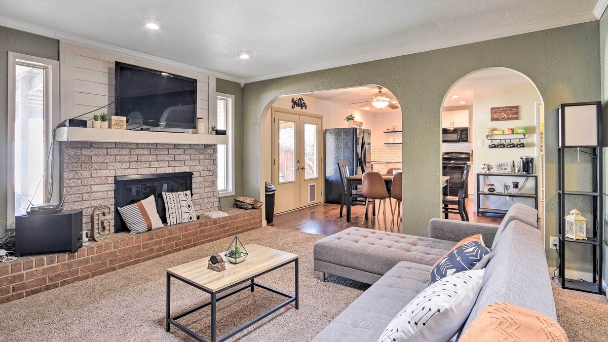 Clovis House | Charming Clovis Home w/Covered Patio!