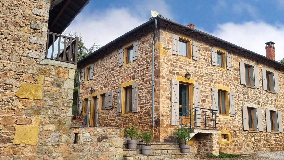 Belmont-de-la-Loire Cottage | Charming cottage with terrace, pets allowed, modern comfort