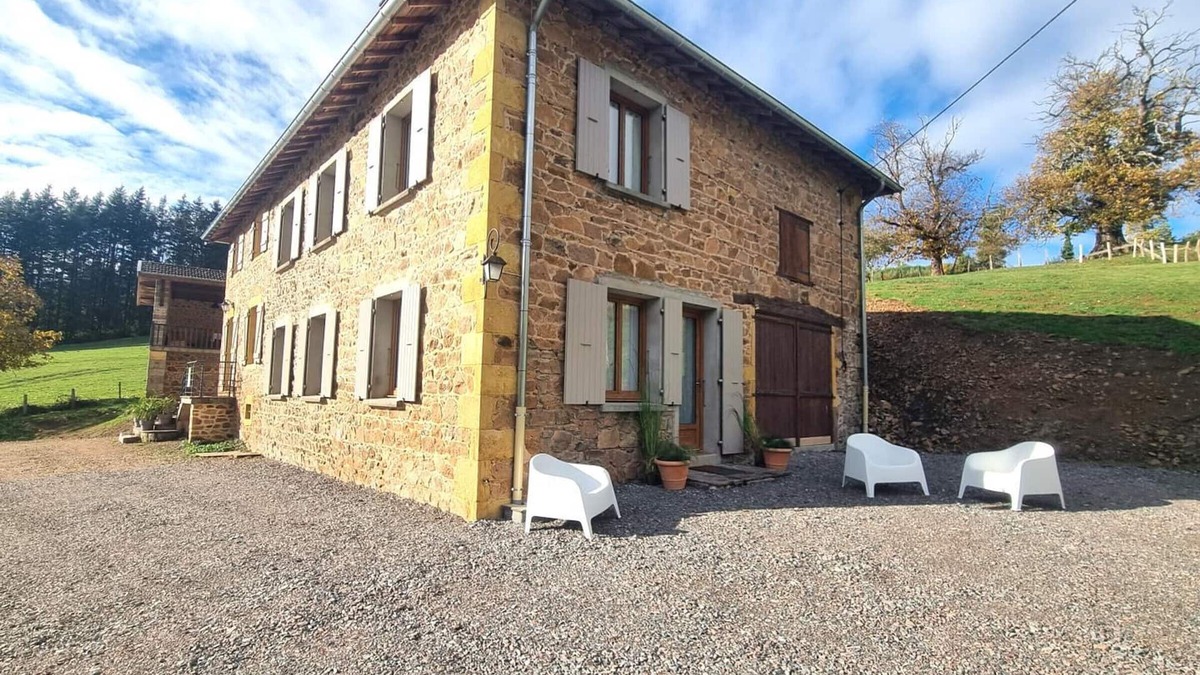 Belmont-de-la-Loire Cottage | Charming Cozy Cottage with Terrace and Pets Allowed