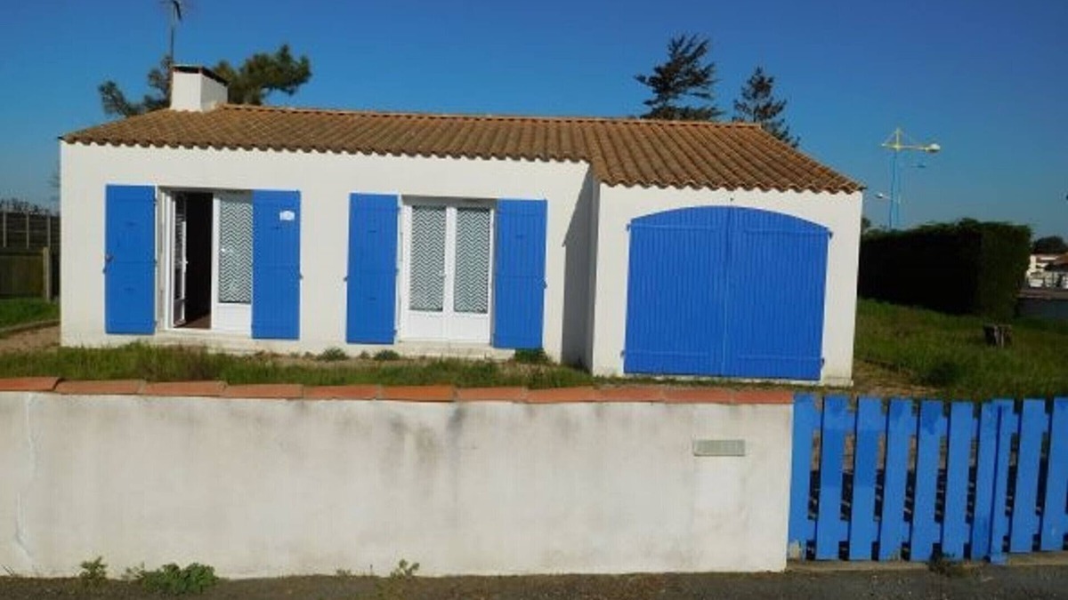 LʼAiguillon-sur-Mer House | Charming Coastal House, 600m to Beach, Sleeps 6, Pet-Friendly
