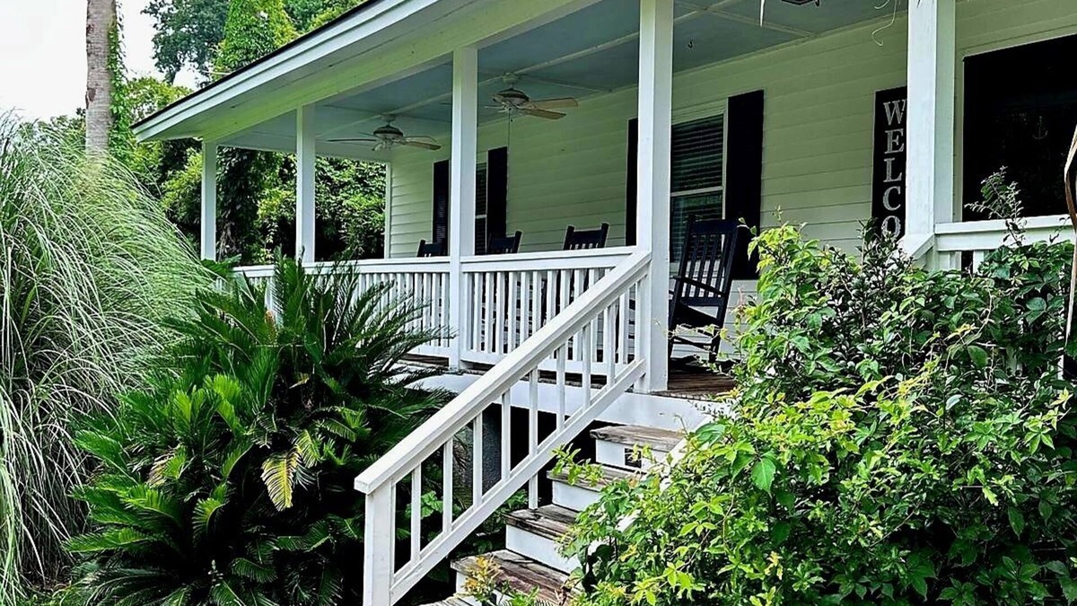 Whitemarsh Island House | Charming Coastal Cottage
