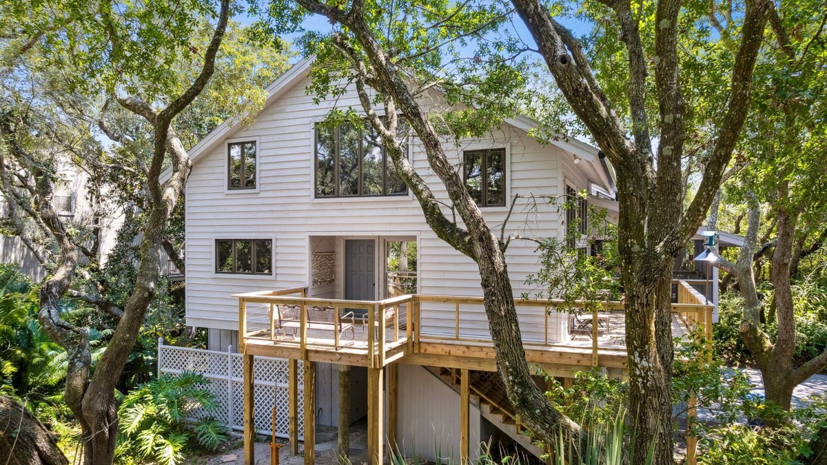 Fernandina Beach House | Charming Coastal Retreat sleeps up to 9