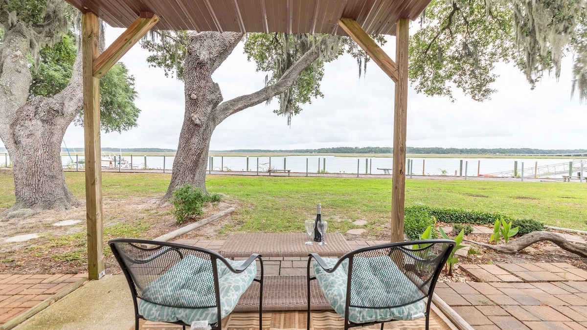 Beaufort Condo | Charming Coastal Casa on Beaufort's Battery Creek